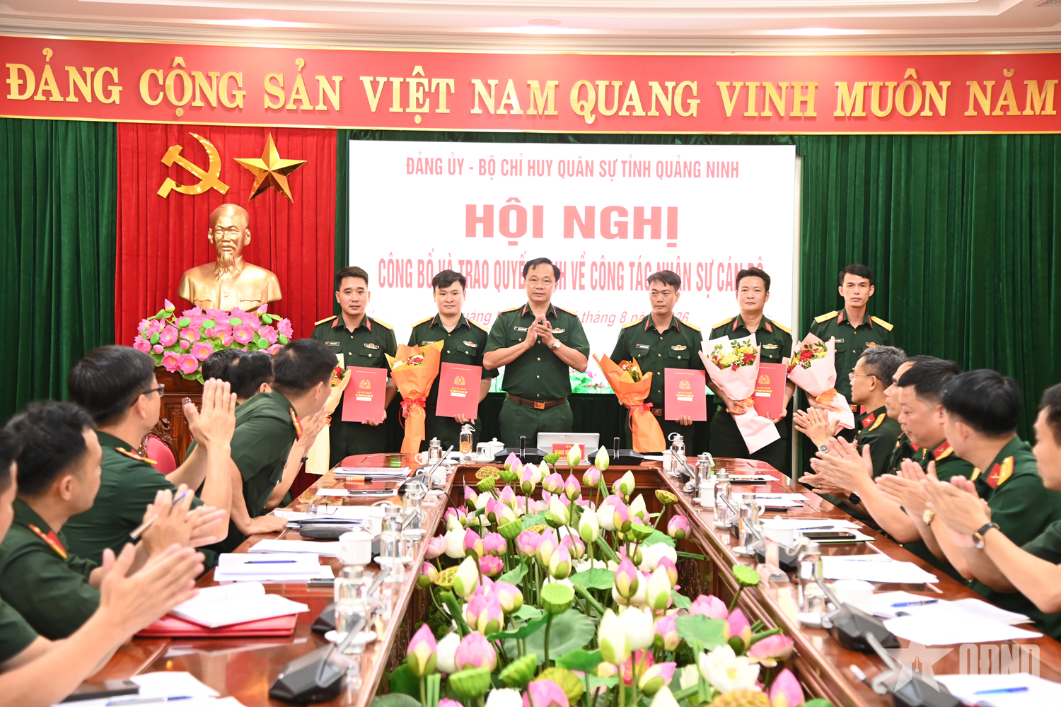 Đảng ủy, Bộ CHQS tỉnh Quảng Ninh trao quyết định, giao nhiệm vụ cho cán bộ biệt phái năm 2026

